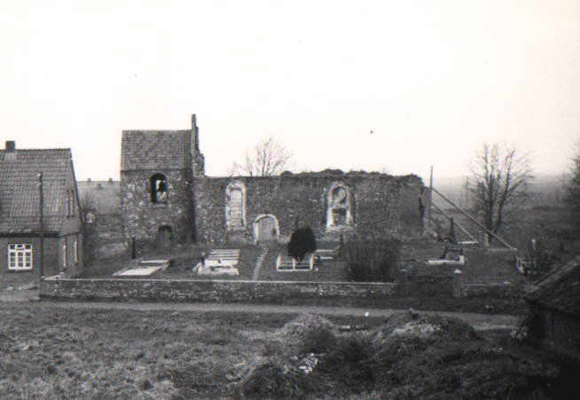 Die Kirchenruine um 1960
